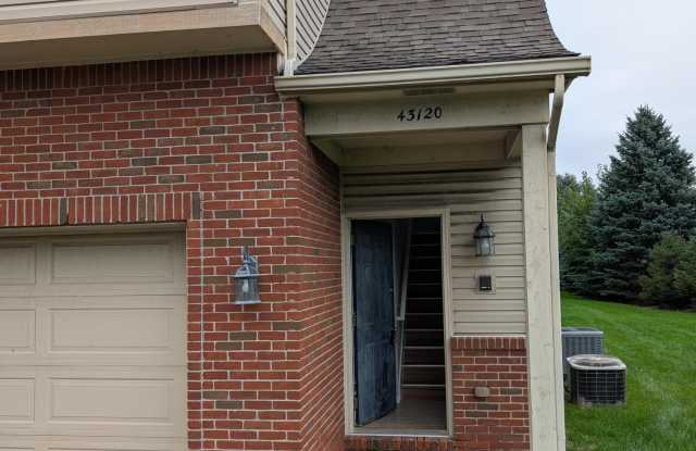 43120 Pendleton Circle Gallery 2