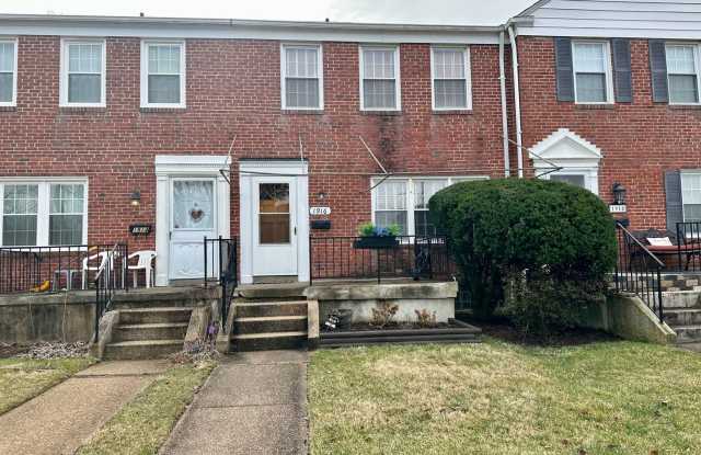 Charming 3 Bedroom/1.5 Bathroom Townhome with In-Unit Laundry in Towson, MD! photos photos