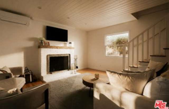 2041 North Alta Vista Avenue Gallery 3