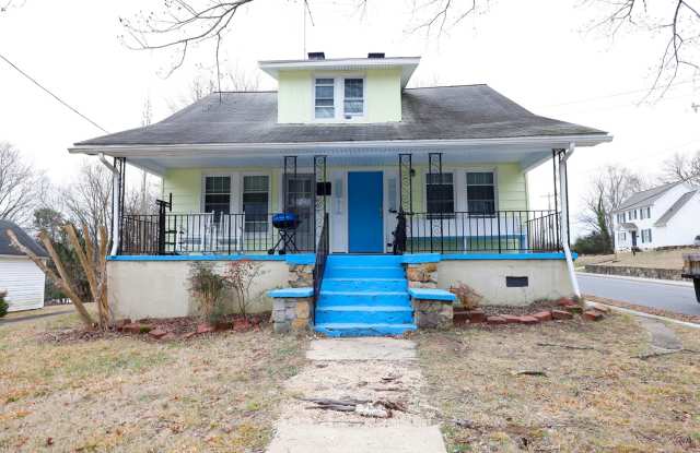 Great corner house in Chapel Hill! Gallery 1