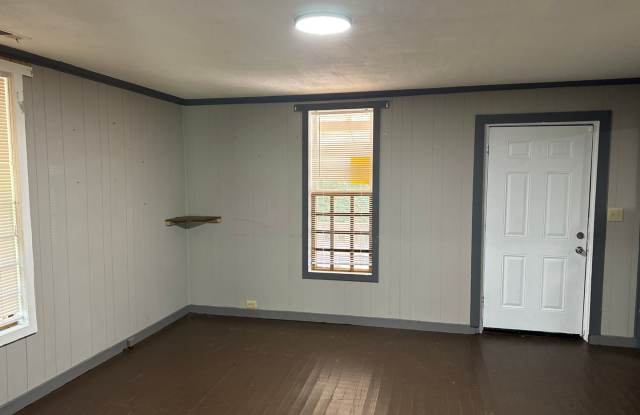 Rental Listing: Charming 2 Bed, 1 Bath Home - $1,250 / month Gallery 2