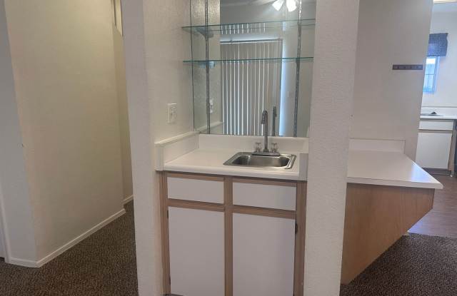 2BR 2Ba Townhome-McCormick area-Views of Colorado River and Casino Skyline Gallery 4