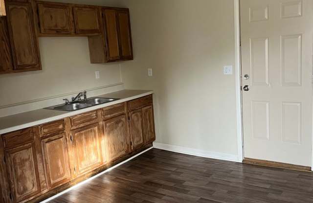 33 South Crestview Street - 33 Crestview Street, Childersburg, AL 35044