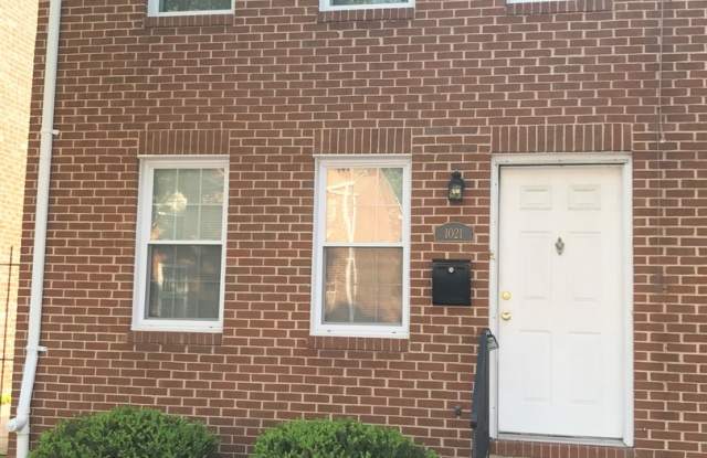 Charming 3bd/1ba Townhome in Johnston Square! photos photos
