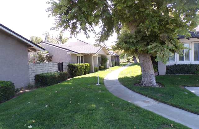 2 BR 2 BA Condo in Loma Linda. Walk to the University. - 11414 Benton Street, Loma Linda, CA 92354