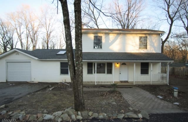 122 E LAKESIDE DR - 122 East Lakeside Drive, Highland Lake, NJ 07422