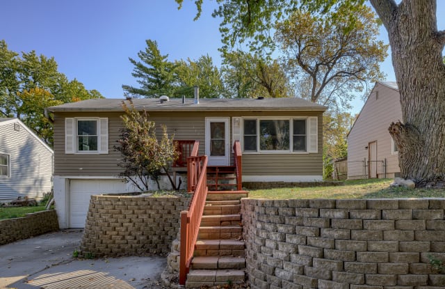 311 Hillcrest Drive - 311 Hillcrest Drive, Plattsmouth, NE 68048