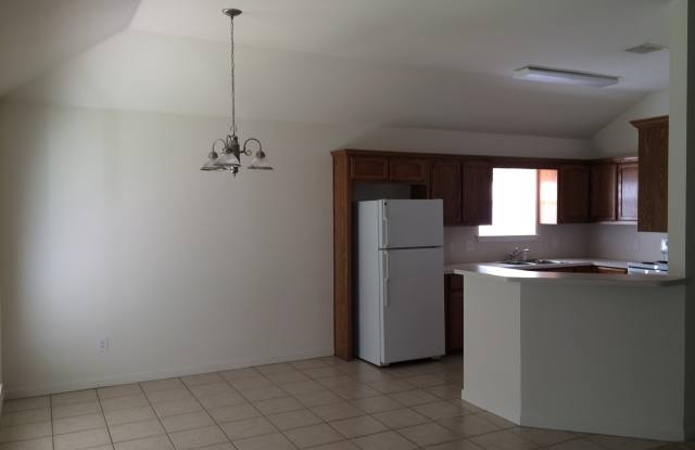 3BR / 2BA Duplex in Hewitt, Texas | Midway ISD Gallery 3