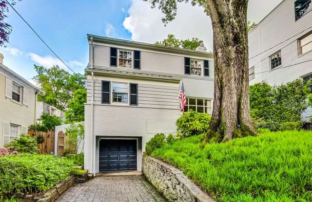 COMING SOON - Stunning 4 bed + 2 full & 2 1/2 bath Classic in NW DC Gallery 3