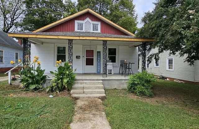 Room in 3 Bedroom Home at S Main St photos photos