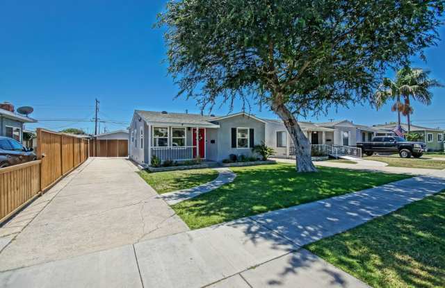 REMODELED, CHARMING  AIRY HOME ON A LARGE LOT W/ SPACIOUS FRONT YARD, LARGE FENCED REAR YARD, 2-CAR DETACHED GARAGE W/ ADDITIONAL 1-CAR GARAGE/WORKSHOP CLOSE TO SHOPPING, SCHOOLS, FREEWAY ACCESS  10 MINS TO BEACH! - 4836 137th Street, Del Aire, CA 90250