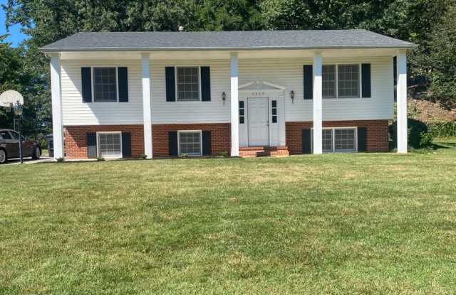 4 Bedrooms, 2.5 Baths, Split Foyer, Located in Cave Spring photos photos