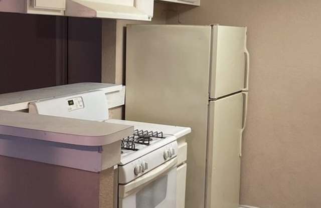 2 BED APARTMENT CLOSE TO EVERYTHING IN HEMET * VIRTUAL TOUR SOON * BY APPT ONLY Gallery 4