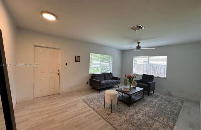 1200 NW 3rd Ave photos photos