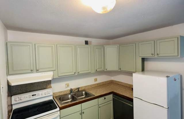 Charming 2-Bedroom Home Near Downtown Iowa City Gallery 4