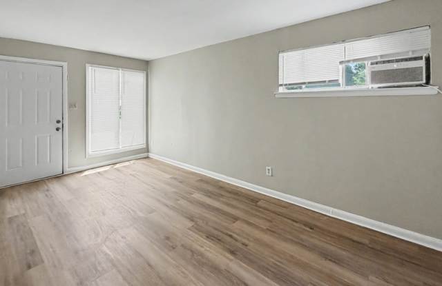 2086 Hubert Avenue - 2 Gallery 3
