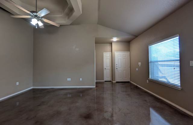 3/2/1 Duplex w/ Stained Concrete Floors Throughout! Refrigerator Included /Fenced in Yard / CISD Gallery 4