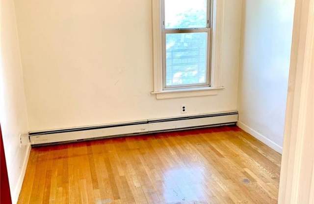 1862 Matthews Avenue Gallery 3