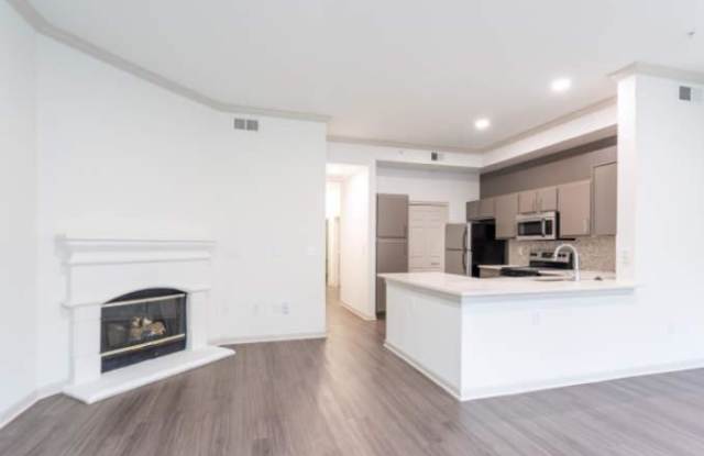 1039 S Congress Ave photos photos