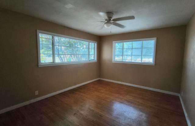 AFFORDABLE 2 bedroom, 1 bath home AVAILABLE NOW! Gallery 4