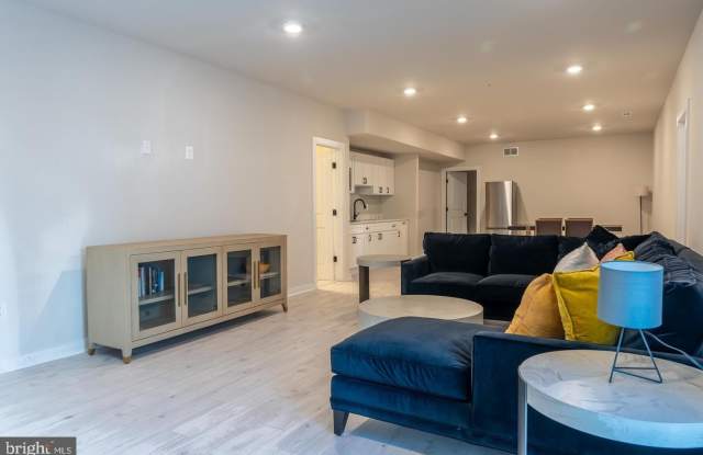 402 MEADOW CREEK Drive Gallery 1