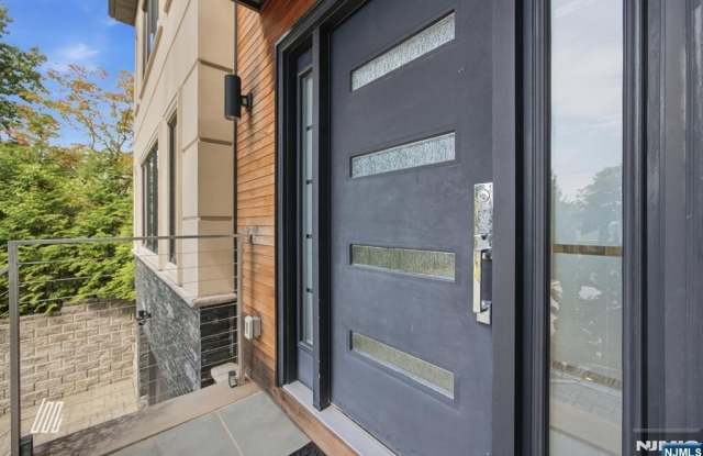 71 Dillingham Place Gallery 2