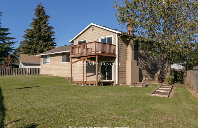 Three Bedroom Split-Level Home In Central Hillsboro! photos photos