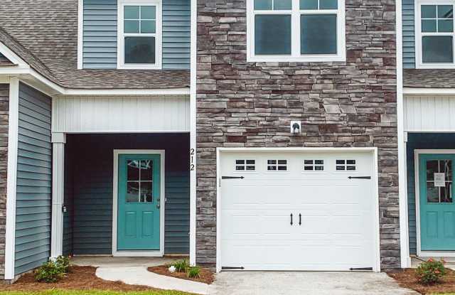 3 Bed, 2.5 Bath Townhome in Stonebay! - Sneads Ferry - 212 North Stingray Lane, Onslow County, NC 28445