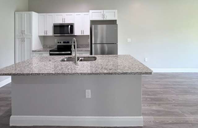 $200 off 2nd months rent! Like New 2 Bedroom 2 Bath w/ den and garage! Gallery 2