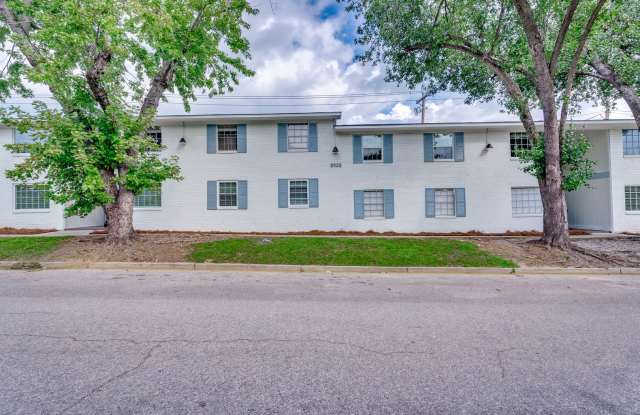 Charming 2-bedroom, 1-bath apartment located in the highly sought-after Rosewood area! - Apt 11 Gallery 1