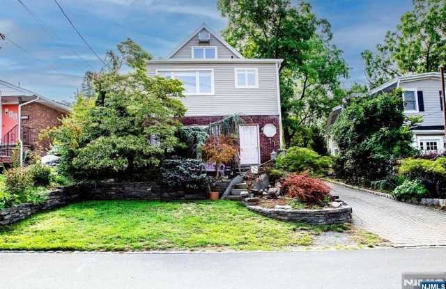 17 Bogert Street - 17 Bogert Street, Closter, NJ 07624