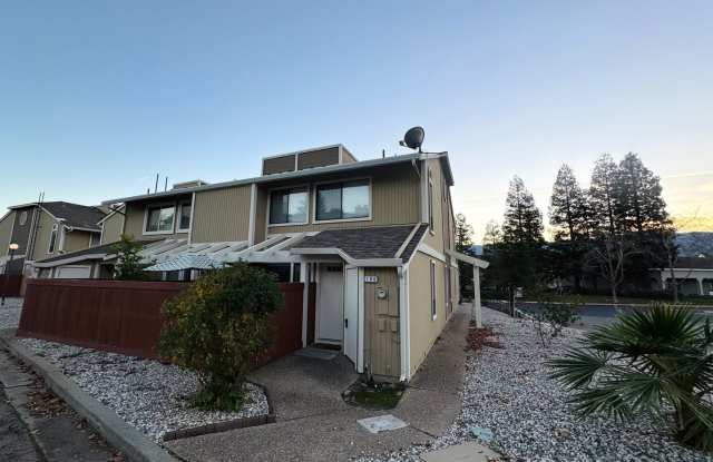 $500 OFF FIRST MONTH RENT!!! 2BD 1.5 BTH CHARMING TOWNHOME IN PLEASANTON!! - 106 Mission Drive, Pleasanton, CA 94566