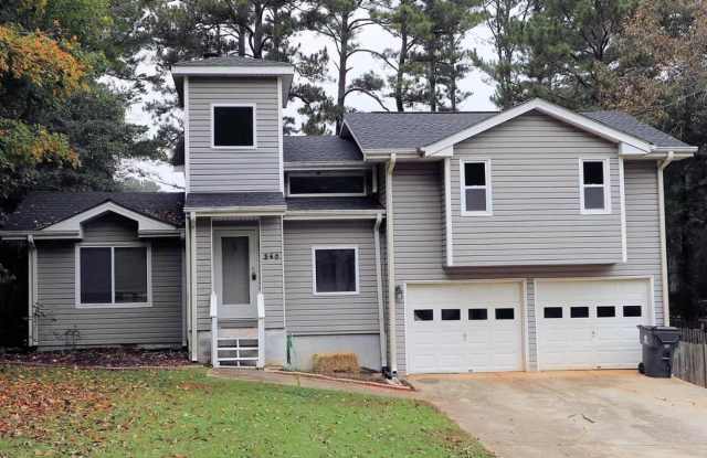 340 Hillsdale Dr - Available Now! This Property is Move-In Ready. 3 BDRM, 3BA Sits in the Brentwood Subdivision in the City of Fayetteville. Easy Access to Hwy 85. - 340 Hillsdale Drive, Fayetteville, GA 30214