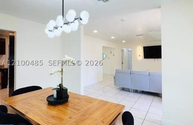 75 NW 206th Ter Gallery 3