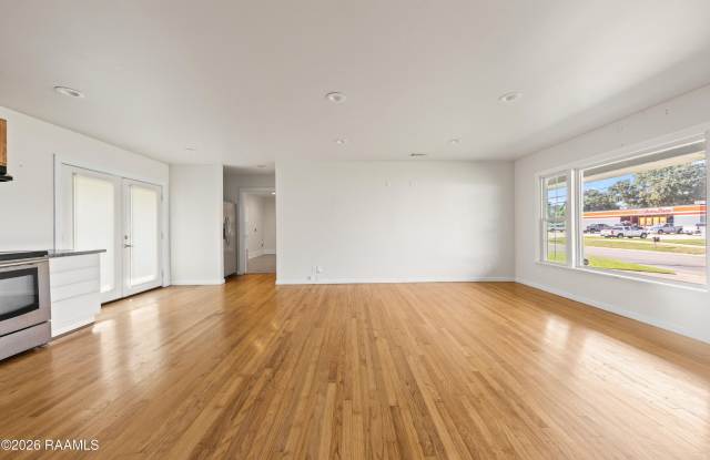 4412 N University Avenue Gallery 4