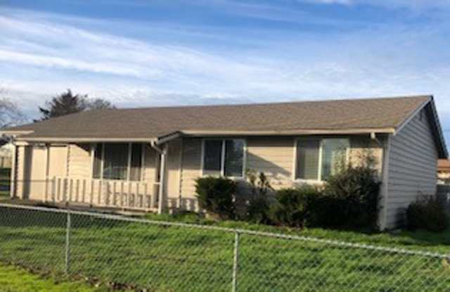 3 Bedroom in Mountain View - 206 East H Street, Shelton, WA 98584