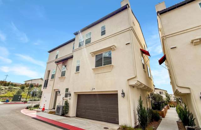 Newly Constructed 2B/2.5BA Townhome in Escondido Available for Rent! photos photos