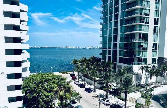 EDGEWATER - DIRECT WATER FRONT UNIT Gallery 1