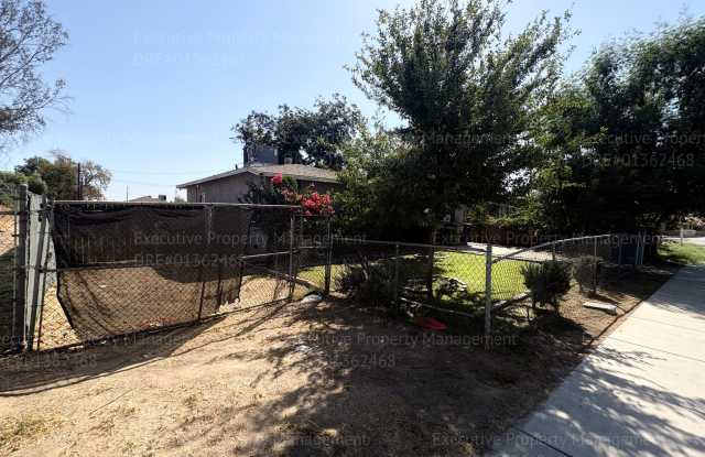 3 bedroom 2 bathroom home with gardening included. Gallery 4