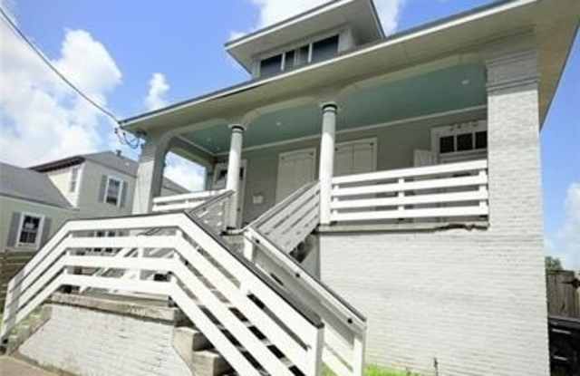 2410 FRANKLIN Avenue photos photos
