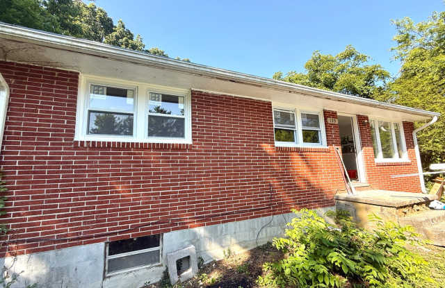 129 Tee Street | Renovated 3 Bed 1 Bath House photos photos