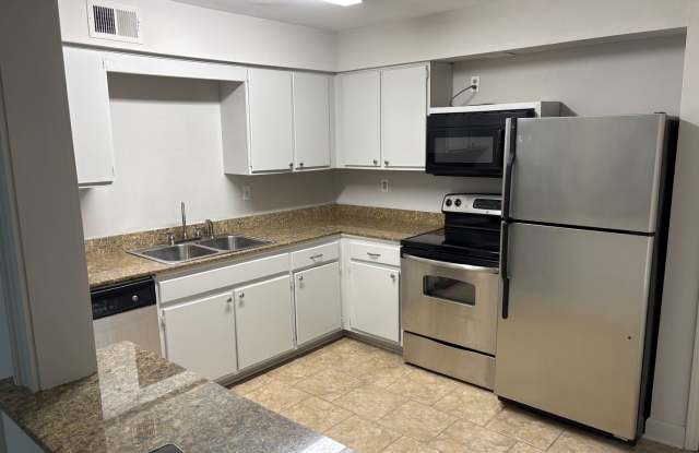 2 Bedroom 1 Bath Apartment Close to Campus! Available Now! photos photos