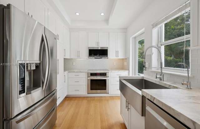 2910 Calusa St photos photos