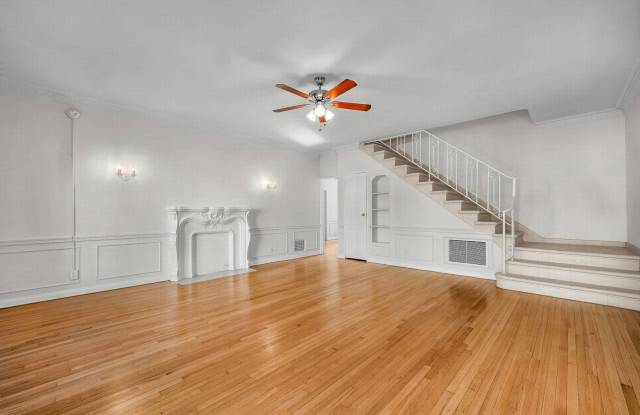 Stunning Townhome Style 2 bedroom with washer/dryer! photos photos