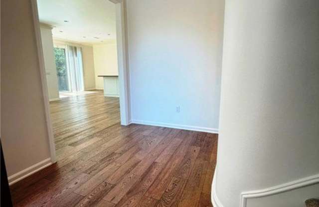 209 Rodeo Gallery 3