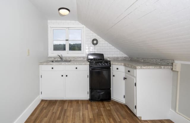 882 4th Avenue - 2 photos photos