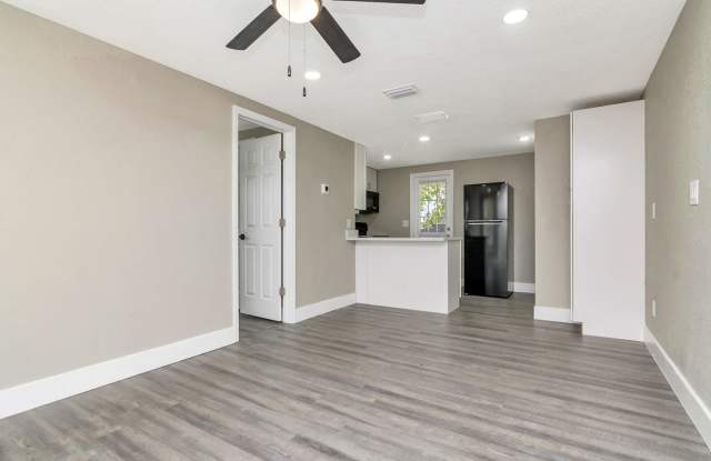 Great Location - 1 Bedroom 1 Bath Duplex w/ Backyard - 104 Karde Lane, Brandon, FL 33510