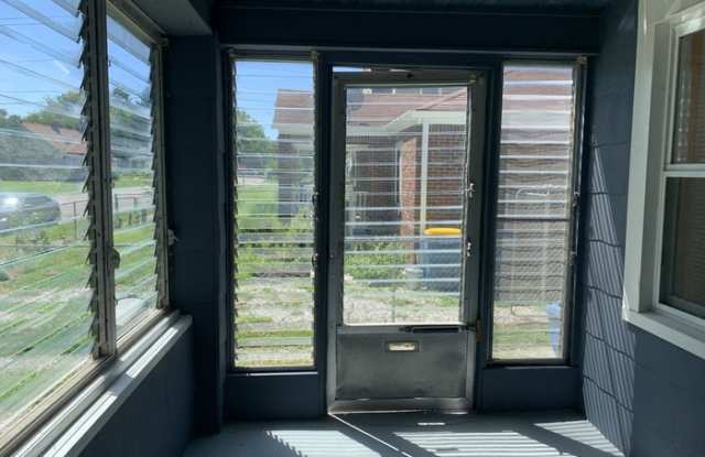 4626 Ralston Avenue Gallery 4