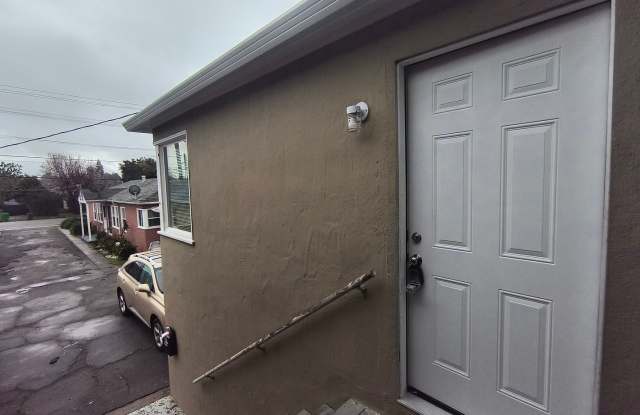 Newly Remodeled Spacious 1BD/1BTH Located In Hayward Near Mission Blvd!!! photos photos