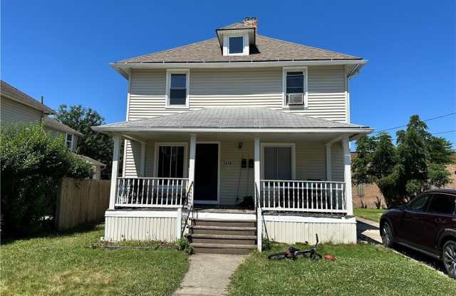 1418 Wyandotte Avenue photos photos